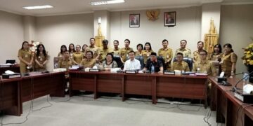 Foto bersama kelompok kerja II bersama beberapa SKPD dalam membahas LKPJ Gubernur tahun 2023. (Foto: Meikel/Barta).