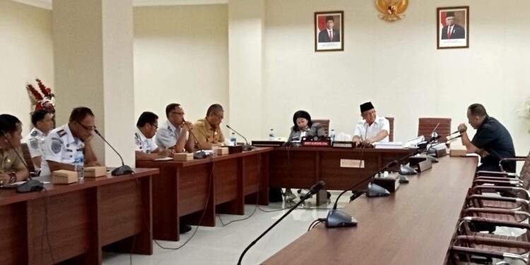 Pembahasan LKPJ Gubernur tahun 2023. (foto: meikel/Barta)