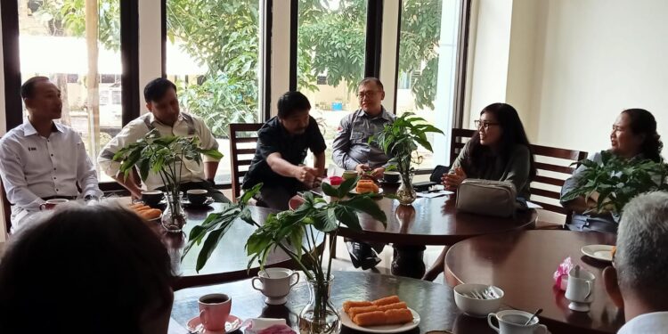 Pertemuan PT Trakindo Utama Manado bersama Politeknik Negeri Manado. (Foto: meikel/barta)