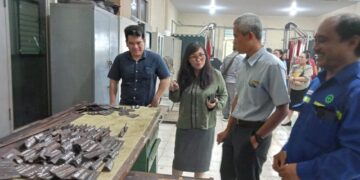 Pimpinan Trakindo Utama Manado saat kunjungi Laboratorium Bengkel Jurusan Teknik Mesin Politeknik Negeri Manado. (Foto; meikel/barta)