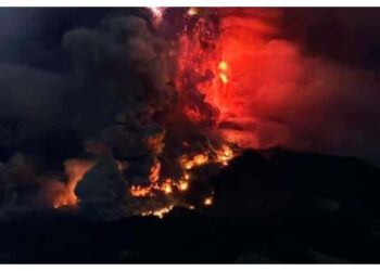 Foto: Erupsi gunung ruang dengan status AWAS. (Dok. istimewa)