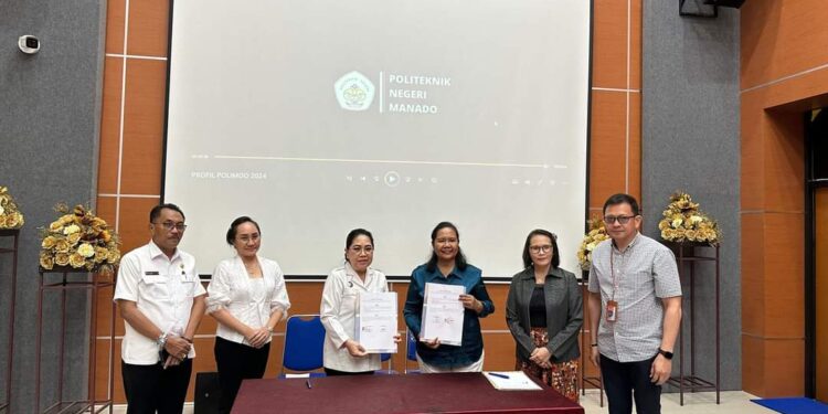 Foto: Penjabat Bupati Kabupaten Kepualaun Sangihe dr.Rinny Tamuntuan bersama dengan Direktur Politeknik Negeri Manado (Polimdo) Dra. Maryke Alelo MBA menandatangani Perjanjian Kerja untuk memperkuat Sektor Pariwisata. (Dok. Istimewa)