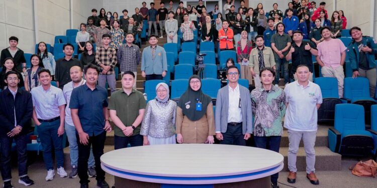 Suasana seminar nasional yang dilaksanakan Dewan Energi Mahasiswa Sulut di Kampus Faultas Teknik Unsrat Manado. (foto: DEM Sulut)