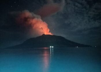 Foto: Erupsi Gunung ruang Tagulandang, Kabupaten Sitaro,Selasa 16 April 2024 (Dok. Bonny Baganu)