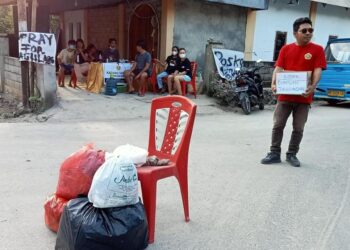 Pengalanggan dana Karang Taruna Meras bersama KPAB lilarung Adventure. (Foto: meiel/barta)