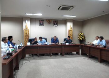 Rapat pembahasan Ranperda Haji. (Foto: meikel/barta)