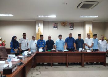 Documentasi setelah pembahasan Ranperda Haji. (Foto: Meikel/barta)