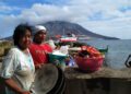 Foto: Sius Hatibae dan Katrina Gaghiwu sesudah kembali mengambil barang-barangnya yang masih bisa diselamatkan di pulau Ruang. (Dok. Rendy/Barta1)