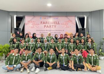 Dosen penggungjawab dan mahasiswa PMM Polimdo. (foto: istimewa)