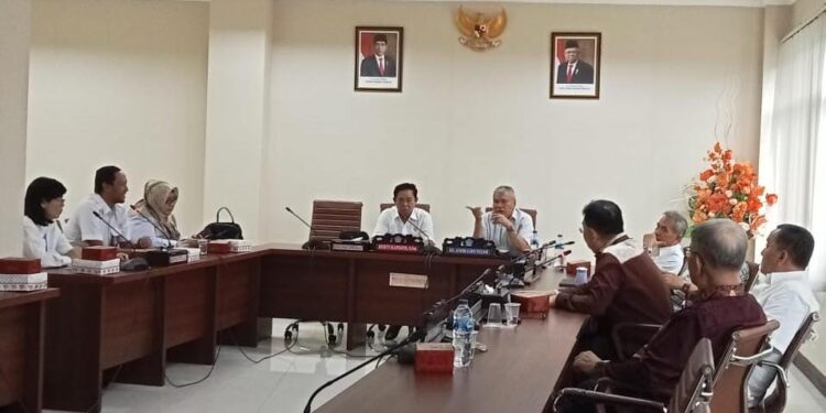 BP2W Sulut bersama Komisi III DPRD Sulut. (Foto: meikel/barta)