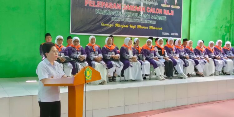 Foto: Pj. Bupati Sangihe, dr. Rinny Tamuntuan memberi sambutan pada pelepasan Jamaah Calon Haji dari Sangihe. (Dok. Istimewa)