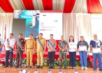 Suasana penganugerahaan penghargaan Pemkab Minut ke para pihak yang mendorong program penurunan Stunting di Minahasa Utara. (Foto: Aqua Airmadidi)