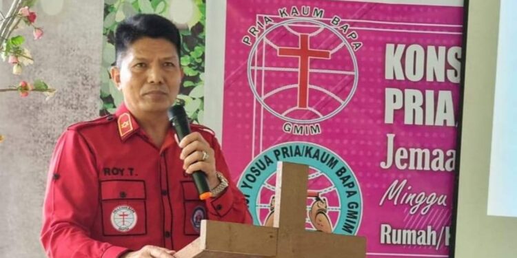 AKBP Roy Tambayong dalam salah satu momen kegiatan Pria Kaum Bapa GMIM. (foto: dokumentasi pribadi Roy Tambayong)