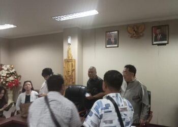 Pertemuan Nelayan Manado Utara bersama Anggota DPRD Provinsi Sulut. (Foto: meikel/barta)