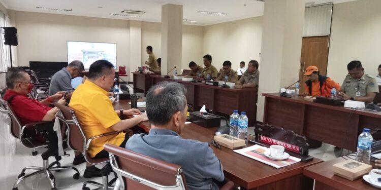 RDP Komisi III DPRD Sulut dan BPBD Provinsi Sulut. (Foto: meikel/barta)