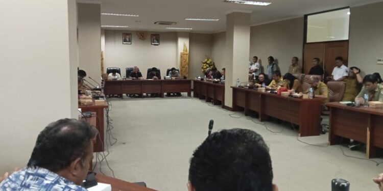 RDP lintas komisi DPRD Sulut. (Foto: meikel/barta)