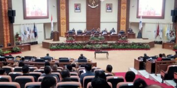 Situasi Paripurna DPRD Provinsi Sulut. (Foto: meikel/barta)