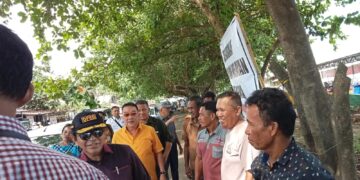 Pimpinan dan Anggota DPRD Sulut bersama Nelayan Karangria Manado. (Foto: Meikel/Barta1.com)