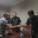 Nelayan dan anggota DPRD Provinsi Sulut. (Foto: meikel/barta)