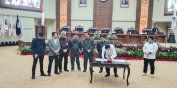 Eksekutif dan pimpinan serta anggota DRPRD Provinsi Sulut. (Foto: meikel/barta)