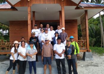 Foto: Kunjungan Penjabat Bupati Kabupaten Kepulauan Sangihe, Albert Huppy Wounde, pada Senin (17/6/2024) di Kampung Para. (Dok. Rendy Saselah)