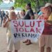 Aksi damai di pesisir Manado Utara yang mendesak reklamasi pantai segera dibatalkan. (foto: Asrar Jusuf)