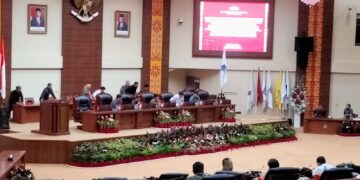 Gubernur, Pimpinan dan Anggota DPRD Provinsi Sulut. (Foto: meikel/barta)