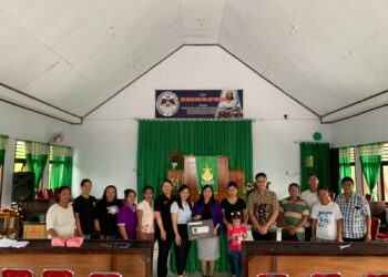Saat GMIM Gunung Hermon Manado Mendapatkan Bantuan Proyektor dari Polimdo. (Foto: istimewa)