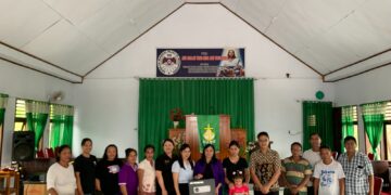 Saat GMIM Gunung Hermon Manado Mendapatkan Bantuan Proyektor dari Polimdo. (Foto: istimewa)