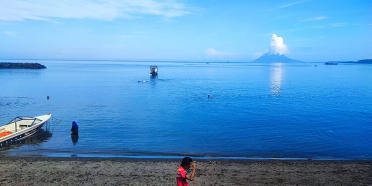 Kawasan laut dan pantai Manado Utara yang sebentar lagi akan hilang akibat reklamasi. (foto: Barta1)