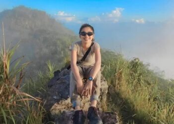 Lishaa Maramis saat berada di Puncak Gunung Empung. (Foto: istimewa)