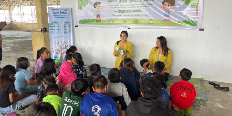 Mahasiswa Ilmu Keperawatan Unika De La Salle Manado Edukasi Kesehatan Bagi Anak-Anak. (Foto: istimewa)