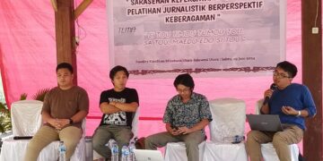 Ketua AJI Manado, Fransiskus Marcelino Talokon saat memaparkan pengetahuannya. (Foto: istimewa)