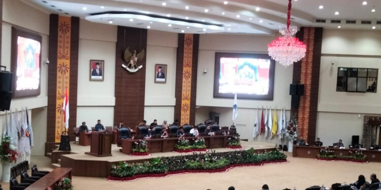 DPRD Provinsi Sulut Situasi Paripurna. (foto: meikel/barta)