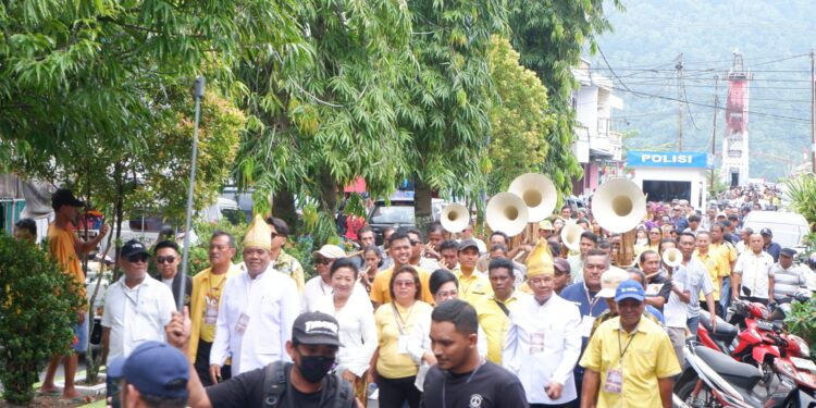 Foto: Pasangan Gaghana – Madonsa Mendaftar ke KPUD Sangihe, (Dok. Istimewa)
