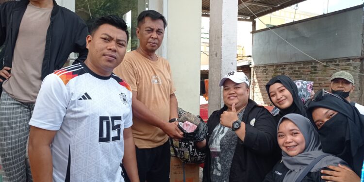 Penyerahan bantuan untuk masyarakat Gorontalo. (Foto: istimewa)