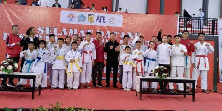 Foto: Tim INKAI Sangihe dalam Kejuaraan Karate Piala Kemenpora Afe Iyos Festival dan Afe Open Prestasi yang berlangsung di Bitung. (Dok. Istimewa)