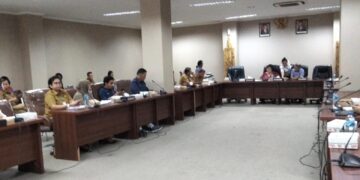 Pemabahsan Ranperda tentang perlindungan dan pelestarian danau Tondano. (Foto: meikel/barta)