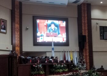 Jajaran pimpinan DPRD dan Ekesekutif Sulut. (Foto: meikel/barta)