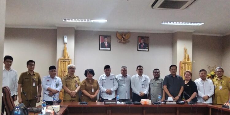 Para pimpinan pembahas Ranperda Haji. (Foto: meikel/Barta)