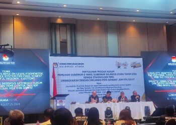 Komisioner KPU menutup kegiatan penyuluhan hukum bersama ratusan jurnalis di Hotel Luwansa Manado. (foto barta1)
