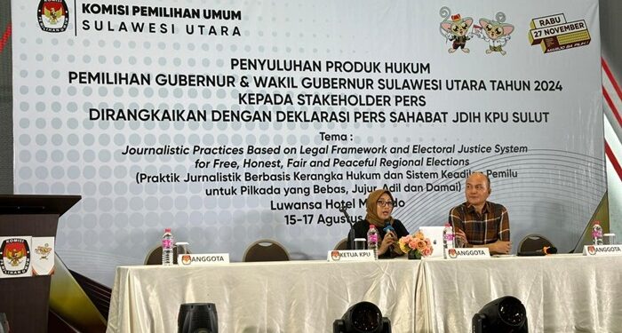 Lanny Ointu dan Meidy Tinangon membuka kegiatan bersama ratusan jurnalis di Hotel Luwansa Manado. (foto: Barta1)