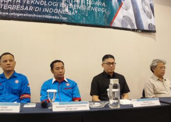 Para pihak memaparkan pelaksanaan Pameran RHVAC Indonesia pada media di Manado. (foto: Barta1)