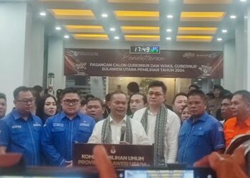 Pasangan Elly Engelbert Lasut-Hanny Jost Pajouw berbicara pada media usai melakukan proses pendaftaran pencalonan di KPU Sulut. (foto: Barta1)