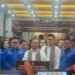 Pasangan Elly Engelbert Lasut-Hanny Jost Pajouw berbicara pada media usai melakukan proses pendaftaran pencalonan di KPU Sulut. (foto: Barta1)