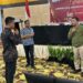 Peserta pelatihan jurnalistik bersama KPU Sulut melakukan simulasi wawancara dipandu trainer dari AMSI Wilayah Sulawesi Utara. (foto: Barta1)