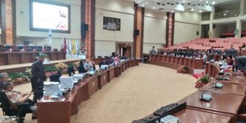 Pembahasan APBD Perubahan antara Banggar dan TPAD Provinsi Sulut. (Foto: meikel/barta)
