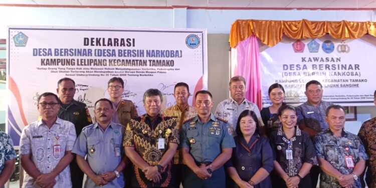Foto: Berbagai unsur hadir dalam penetapan Desa Bersinar di Kampung Lelipang Tamako. (Dok. Istimewa)