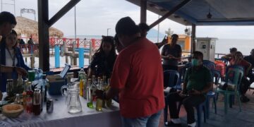 Polimdo ajarkan masyarakat Budo buat minuman Coctail. (Foto: istimewa)