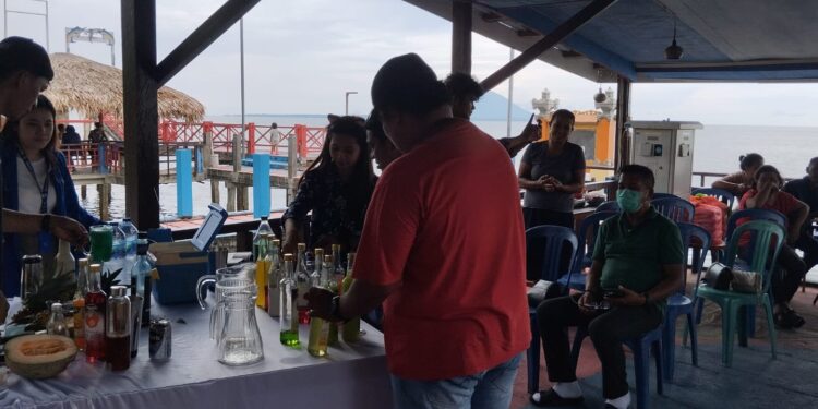 Polimdo ajarkan masyarakat Budo buat minuman Coctail. (Foto: istimewa)